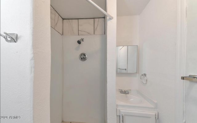 909 S 35TH Avenue, Phoenix, AZ 85009