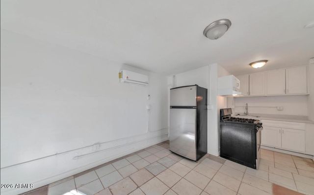 909 S 35TH Avenue, Phoenix, AZ 85009