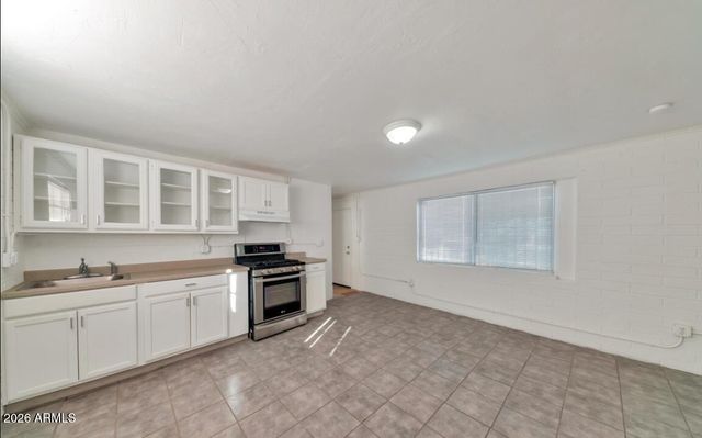 909 S 35TH Avenue, Phoenix, AZ 85009