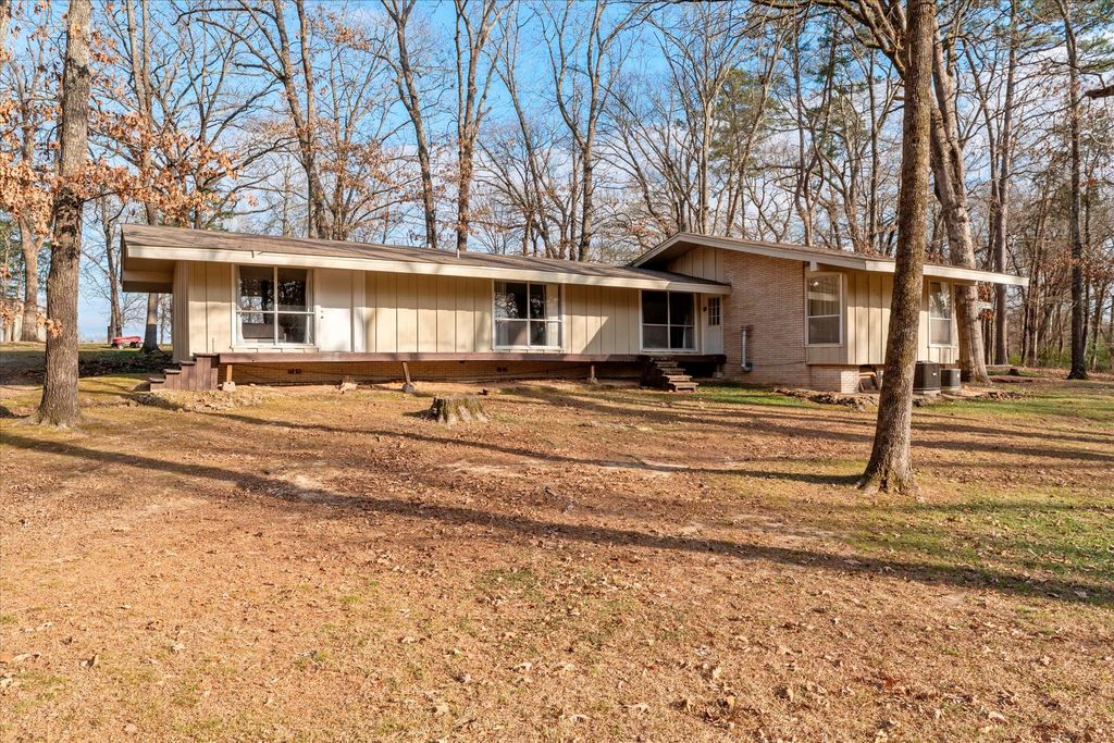 106 Lively Avenue, Mt Pleasant, TX 75455