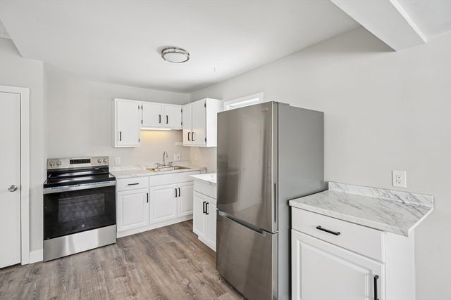 5 Grandview Ter, Sandown, NH 03873