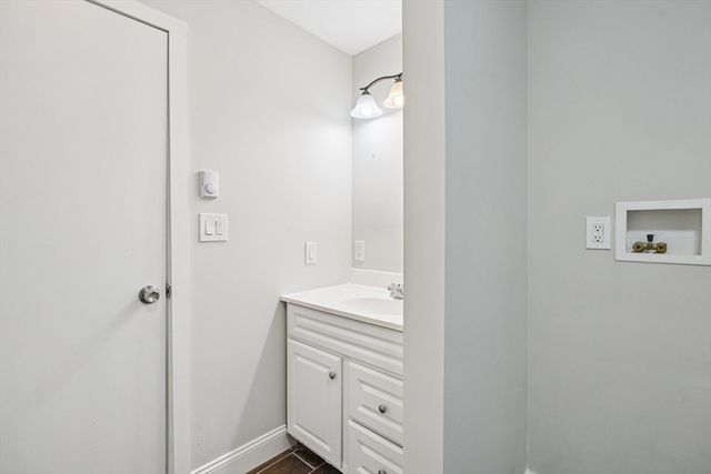 5 Grandview Ter, Sandown, NH 03873