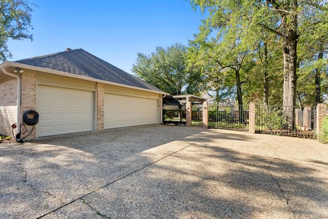 1807 Royal Oak Drive, Tyler, TX 75703
