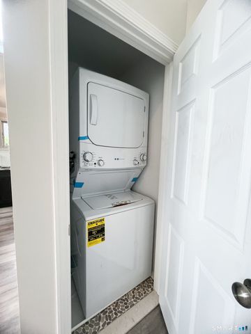 1088 East Broadway, Milford, CT 06460