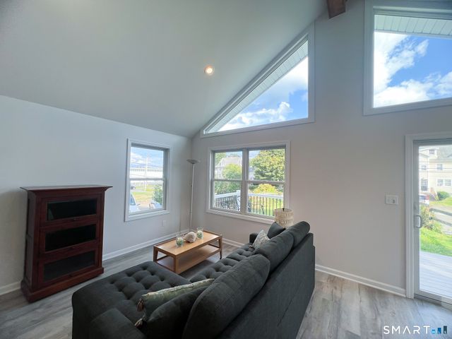 1088 East Broadway, Milford, CT 06460