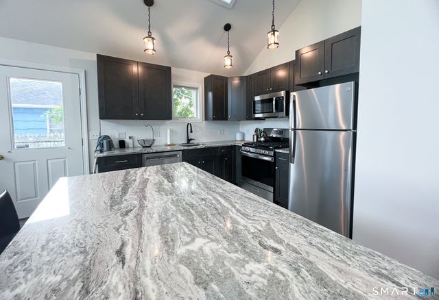 1088 East Broadway, Milford, CT 06460