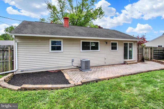 3837 OAKLEIGH DR, York, PA 17402