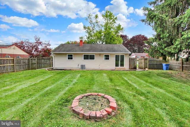 3837 OAKLEIGH DR, York, PA 17402