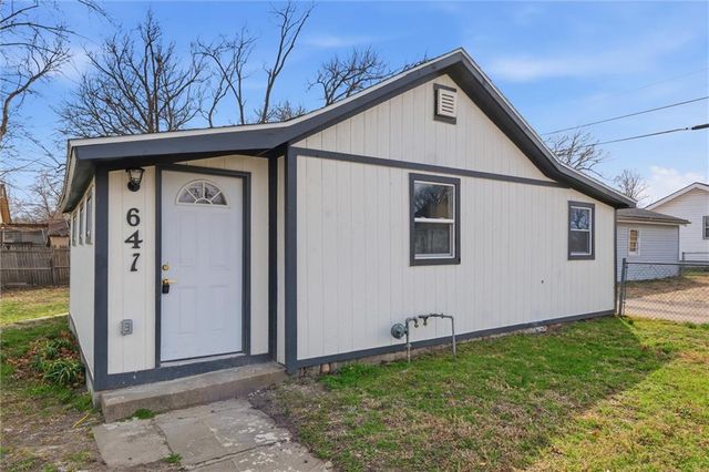 647 NE Grattan Street, Topeka, KS 66616