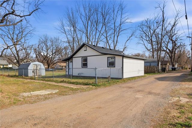 647 NE Grattan Street, Topeka, KS 66616
