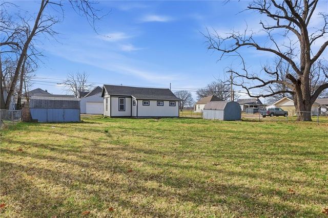 647 NE Grattan Street, Topeka, KS 66616