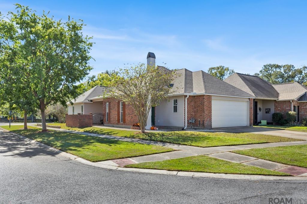 15222 High Woods, Baton Rouge, LA 70816