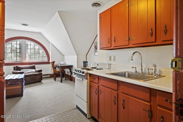 605 N Broadway, Saratoga Springs, Inside, NY 12866