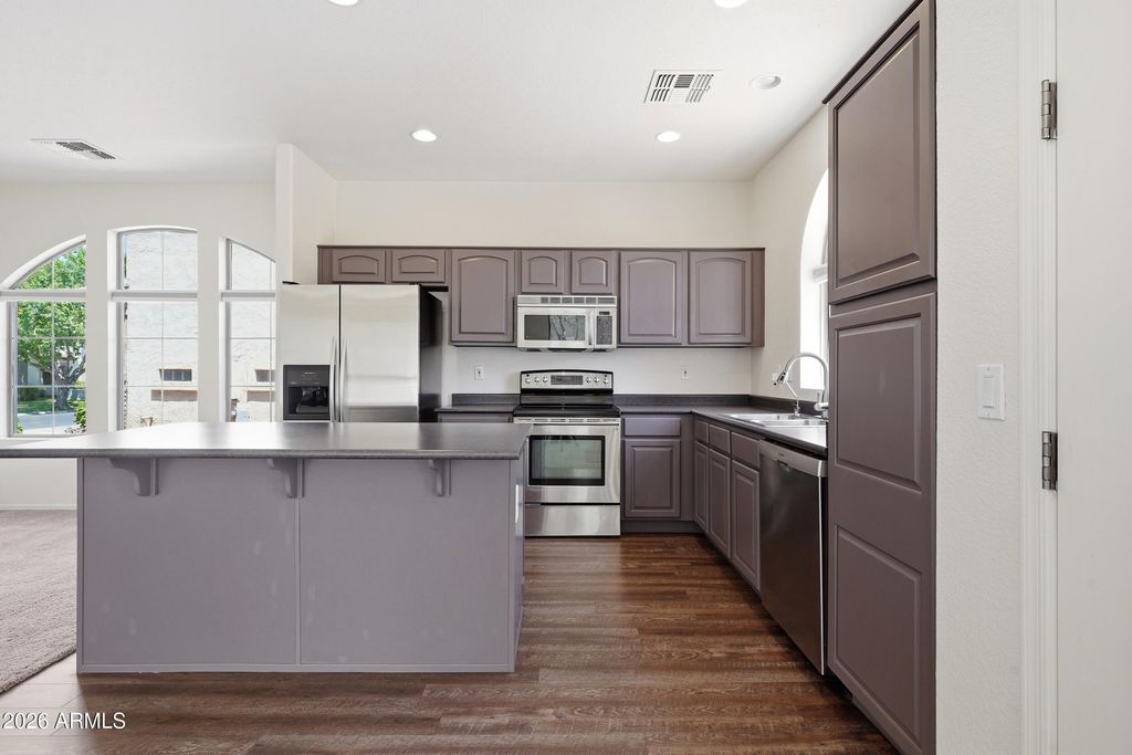 1835 E DUNBAR Drive, Phoenix, AZ 85042 — photo 2