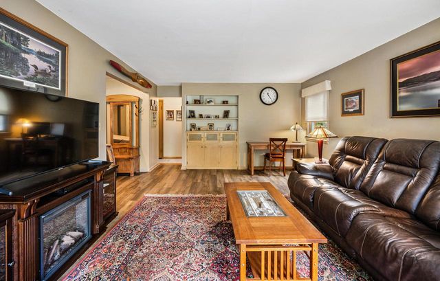 1835 Elm AVENUE, South Milwaukee, WI 53172