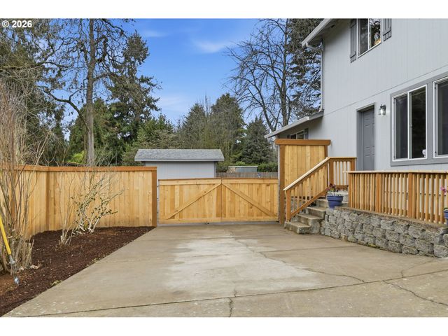 835 BOBOLINK Ave, Eugene, OR 97404