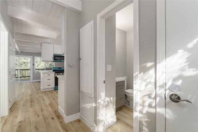 1106 Grass Valley Road, Lake Arrowhead, CA 92352