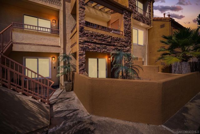 15273 Maturin Dr 28, San Diego, CA 92127