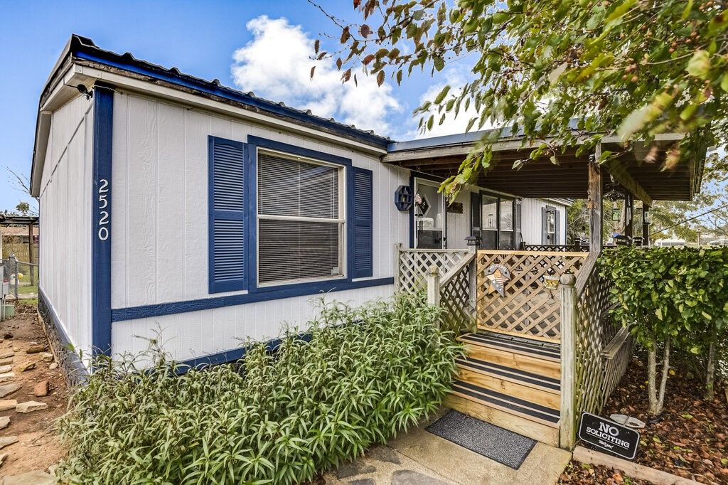 2520 Willow Oak Lane, Burleson, TX 76028