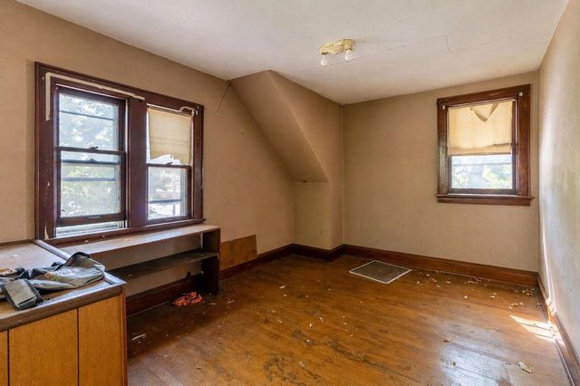 2532 W Lloyd STREET, Milwaukee, WI 53205