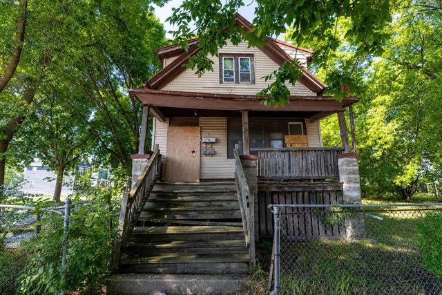 2532 W Lloyd STREET, Milwaukee, WI 53205