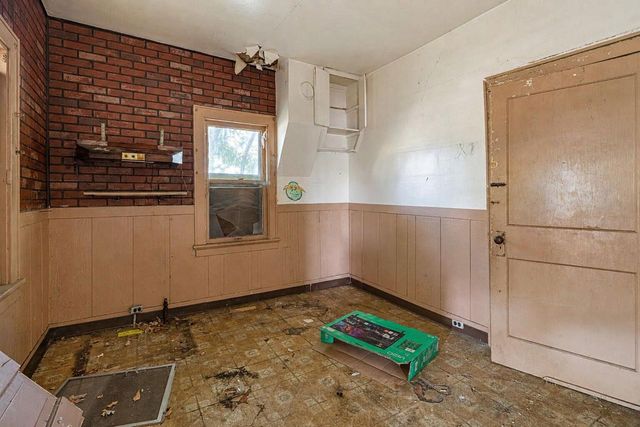 2532 W Lloyd STREET, Milwaukee, WI 53205