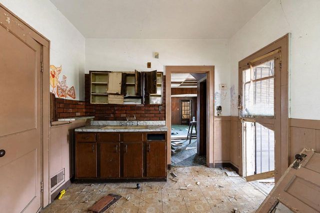 2532 W Lloyd STREET, Milwaukee, WI 53205