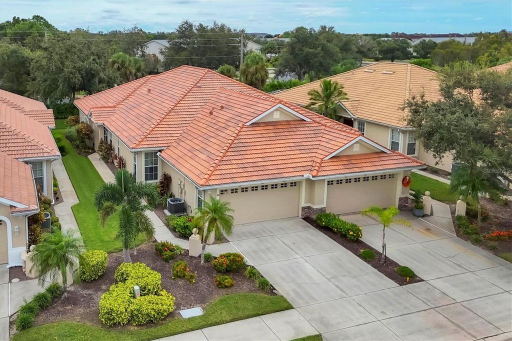 Image 2 of property listing at 1739 SAN SILVESTRO DRIVE, Venice, FL 34285