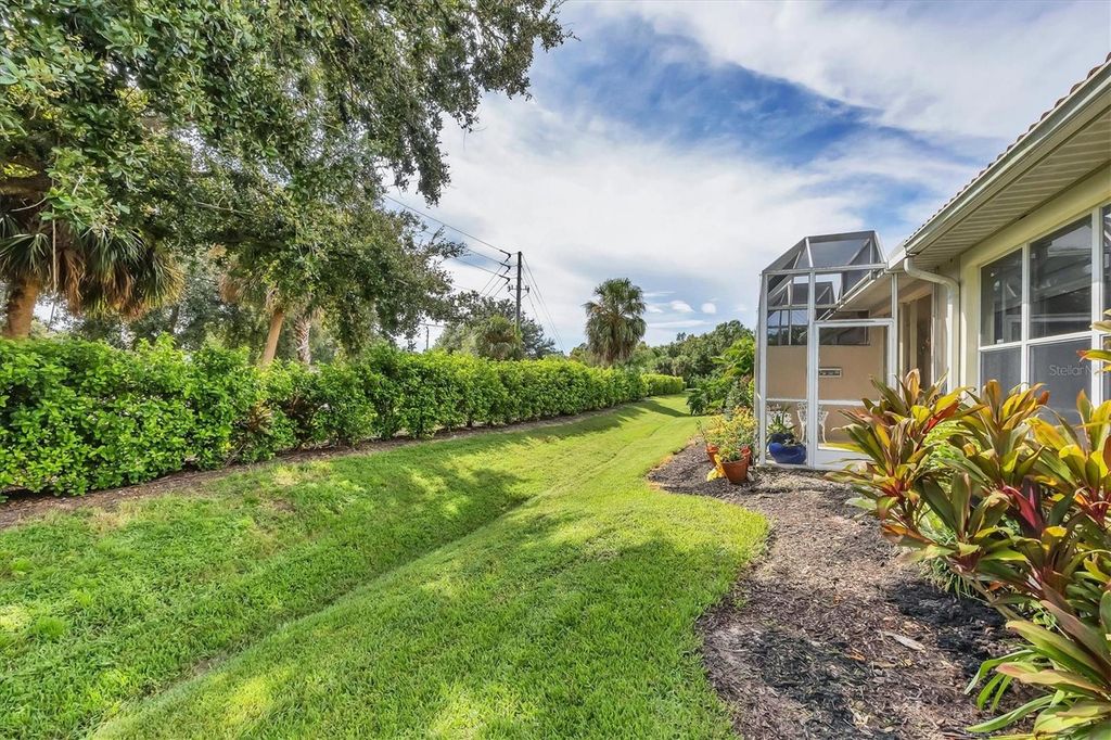 Image 15 of property listing at 1739 SAN SILVESTRO DRIVE, Venice, FL 34285