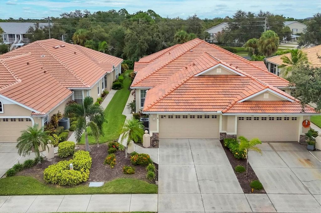 Image 3 of property listing at 1739 SAN SILVESTRO DRIVE, Venice, FL 34285