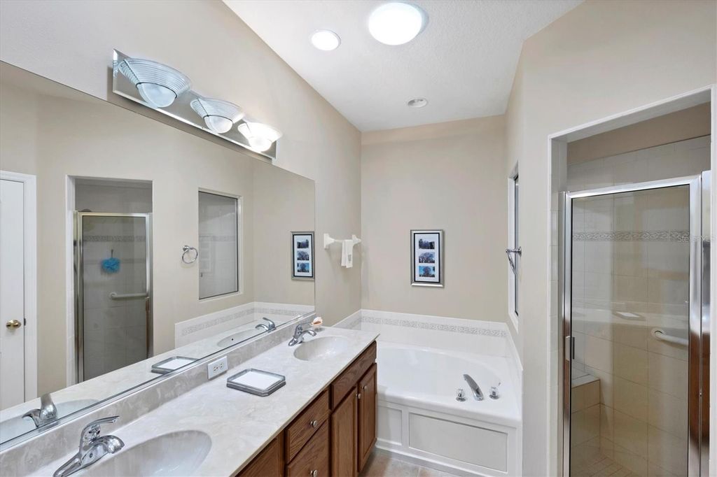 Image 33 of property listing at 1739 SAN SILVESTRO DRIVE, Venice, FL 34285