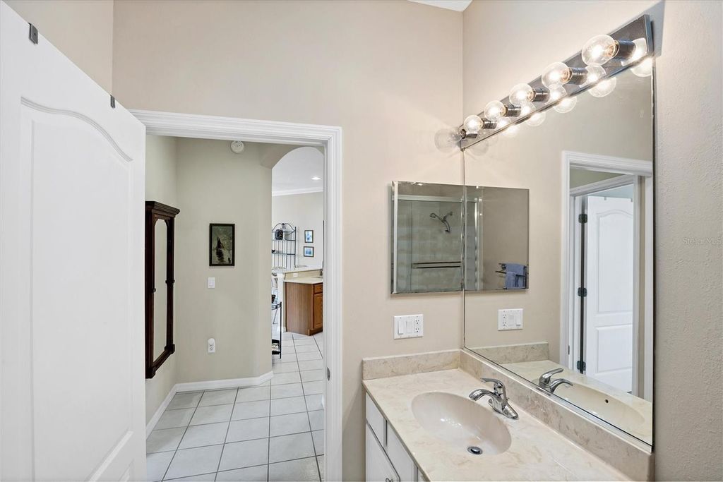 Image 39 of property listing at 1739 SAN SILVESTRO DRIVE, Venice, FL 34285