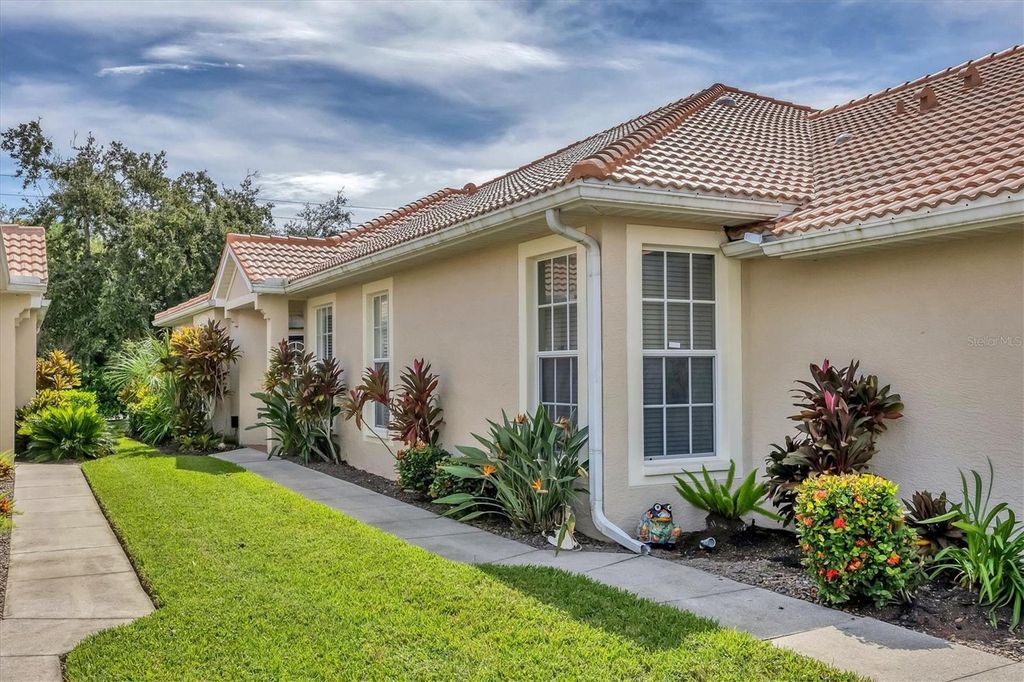 Image 5 of property listing at 1739 SAN SILVESTRO DRIVE, Venice, FL 34285