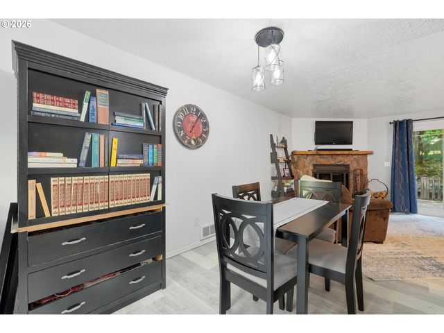29750 Sw COURTSIDE Dr 6, Wilsonville, OR 97070