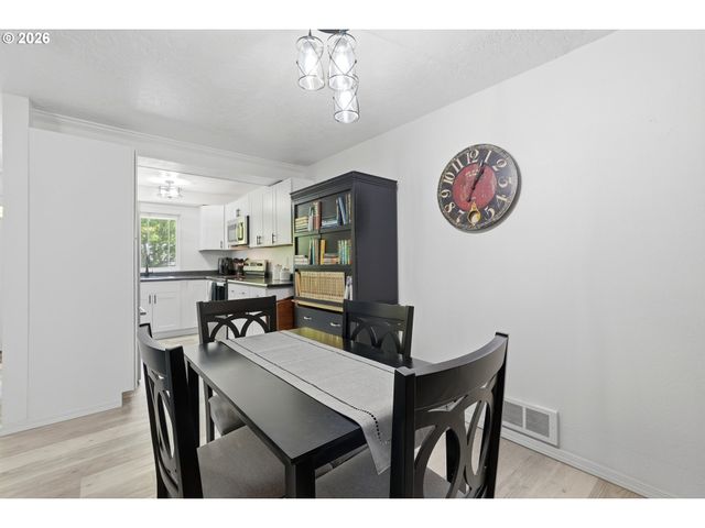 29750 Sw COURTSIDE Dr 6, Wilsonville, OR 97070