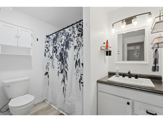29750 Sw COURTSIDE Dr 6, Wilsonville, OR 97070