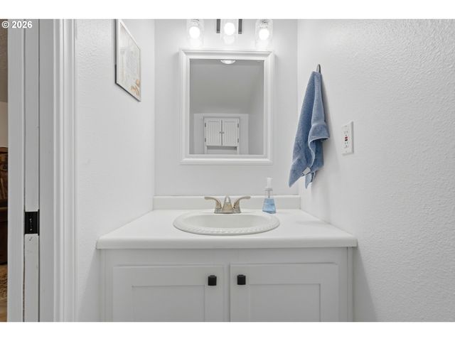 29750 Sw COURTSIDE Dr 6, Wilsonville, OR 97070