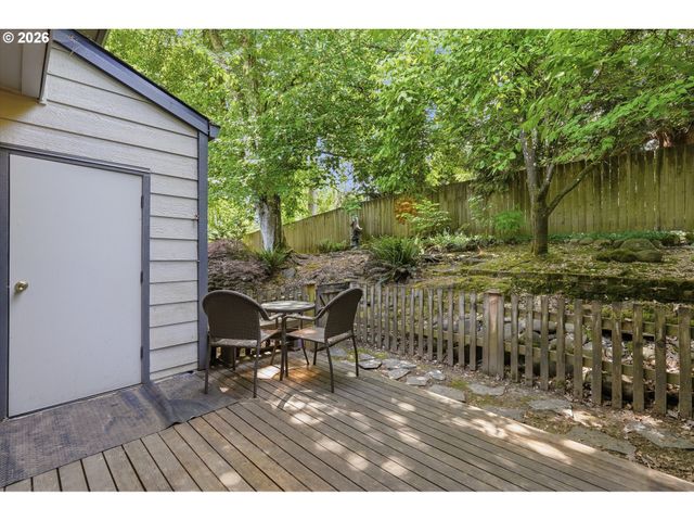 29750 Sw COURTSIDE Dr 6, Wilsonville, OR 97070