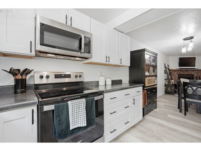 29750 Sw COURTSIDE Dr 6, Wilsonville, OR 97070