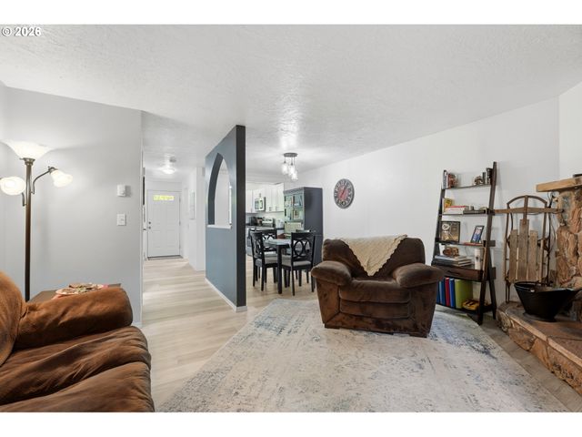 29750 Sw COURTSIDE Dr 6, Wilsonville, OR 97070