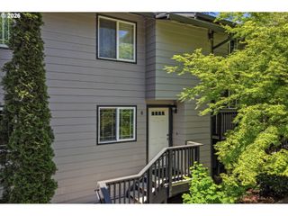 29750 Sw COURTSIDE Dr 6, Wilsonville, OR 97070
