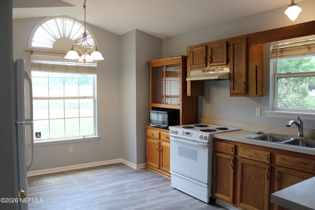 612 S VERMONT Avenue, Green Cove Springs, FL 32043