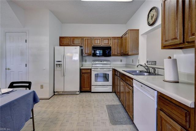 1324 Stillwater CT, Newport News, VA 23602