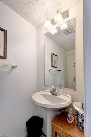1324 Stillwater CT, Newport News, VA 23602