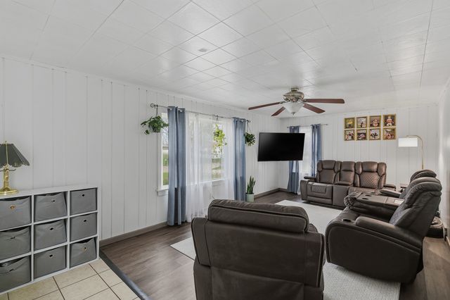 3709 Morton Drive, East Moline, IL 61244