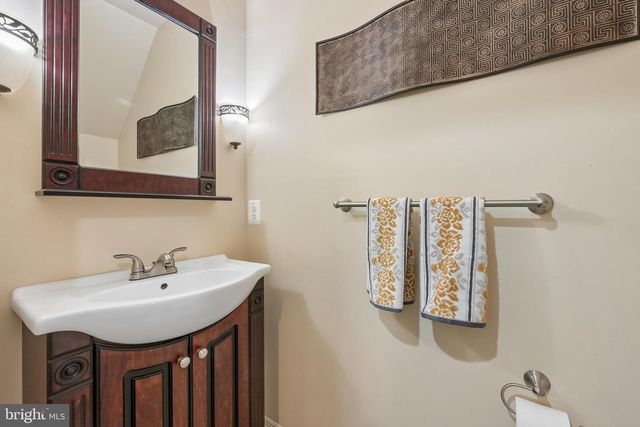9 HUNTINGTON CT, Marlton, NJ 08053