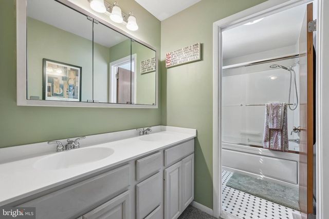 9 HUNTINGTON CT, Marlton, NJ 08053