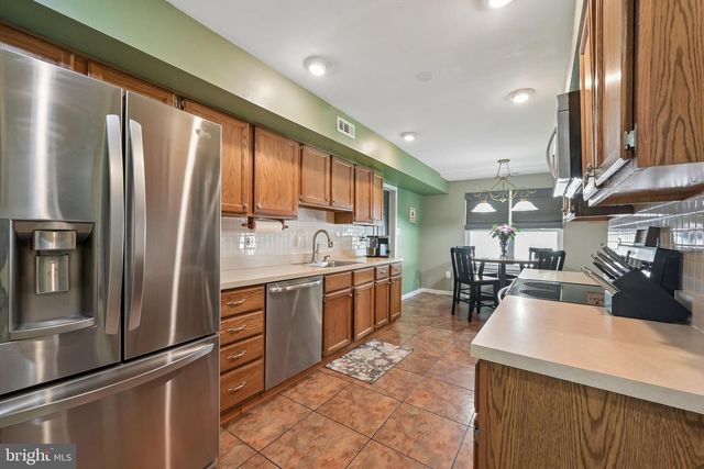 9 HUNTINGTON CT, Marlton, NJ 08053