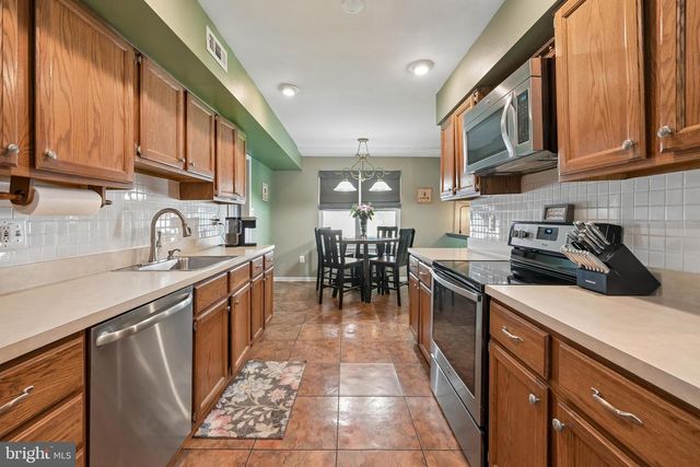 9 HUNTINGTON CT, Marlton, NJ 08053