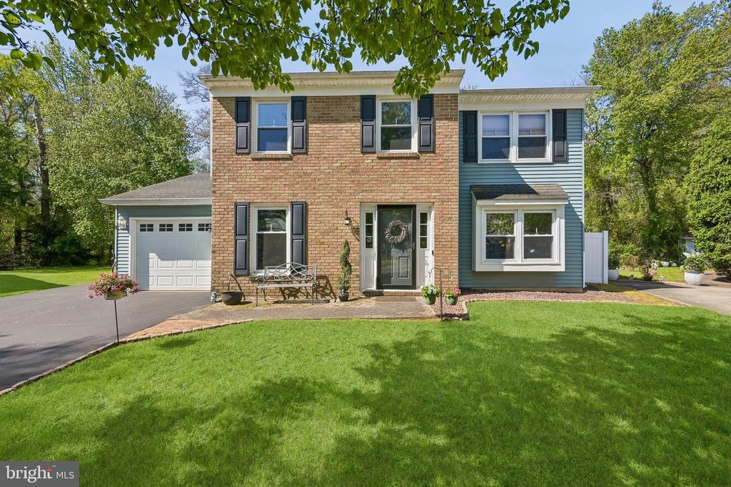 9 HUNTINGTON CT, Marlton, NJ 08053